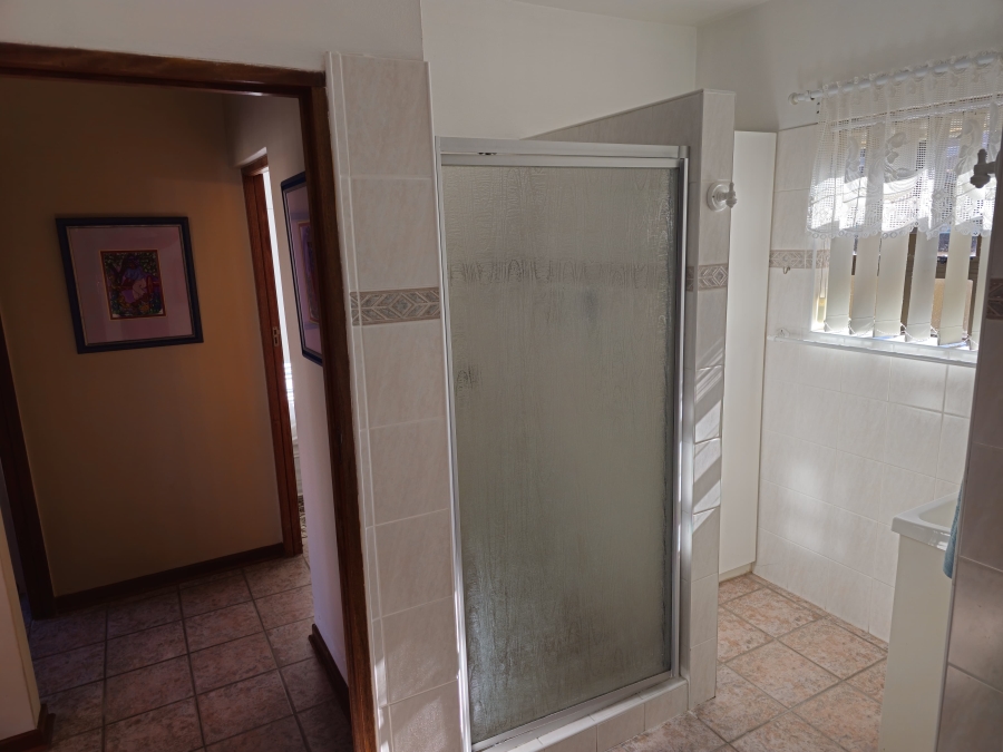 5 Bedroom Property for Sale in Stilbaai Wes Western Cape